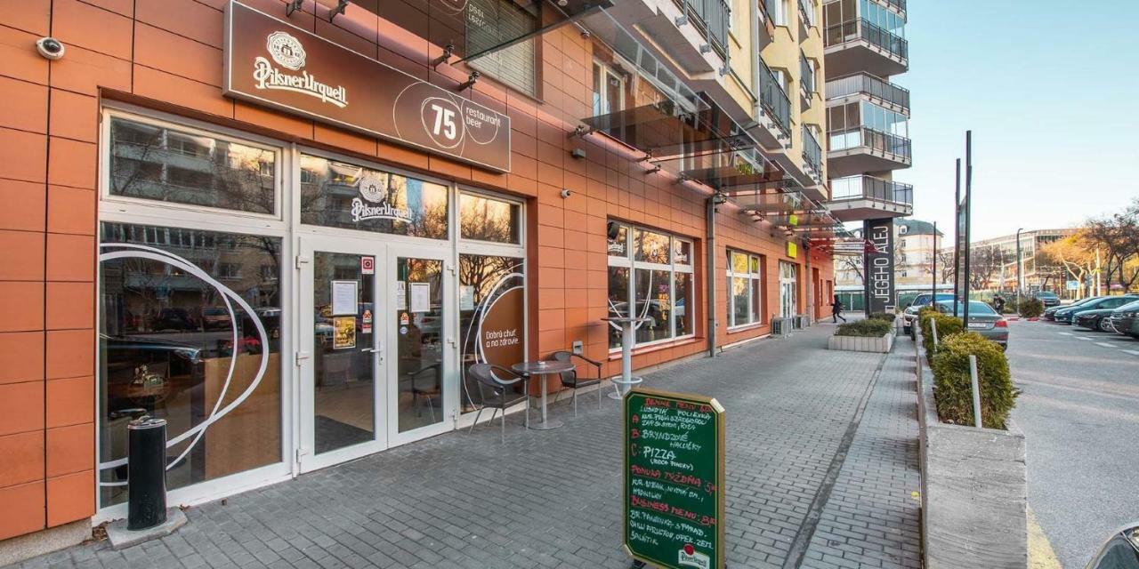 Brand New Apartment. Parking Spot Included! Pressburg Exterior foto